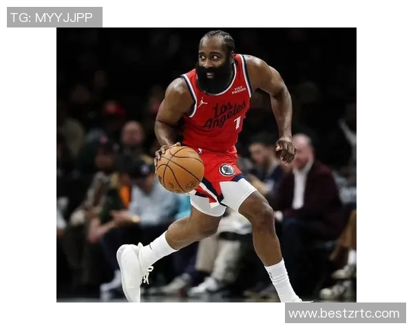 小球迷与篮球明星的温馨瞬间揭示了运动的魅力与梦想的力量